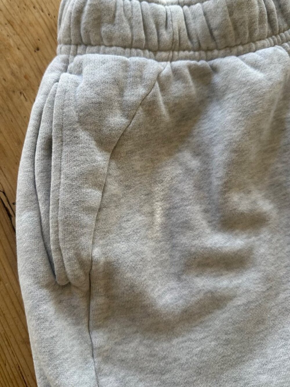 Lululemon Scuba Mid-Rise Oversized Jogger *Short length Heathered Grey Size S - Picture 3 of 6